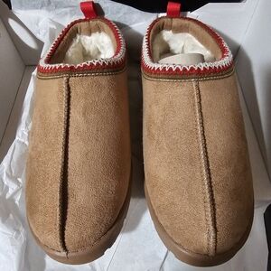 Women's Tan Slippers with Red Trim
